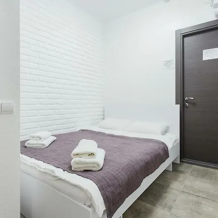 Skyhome Na Nauky Otel